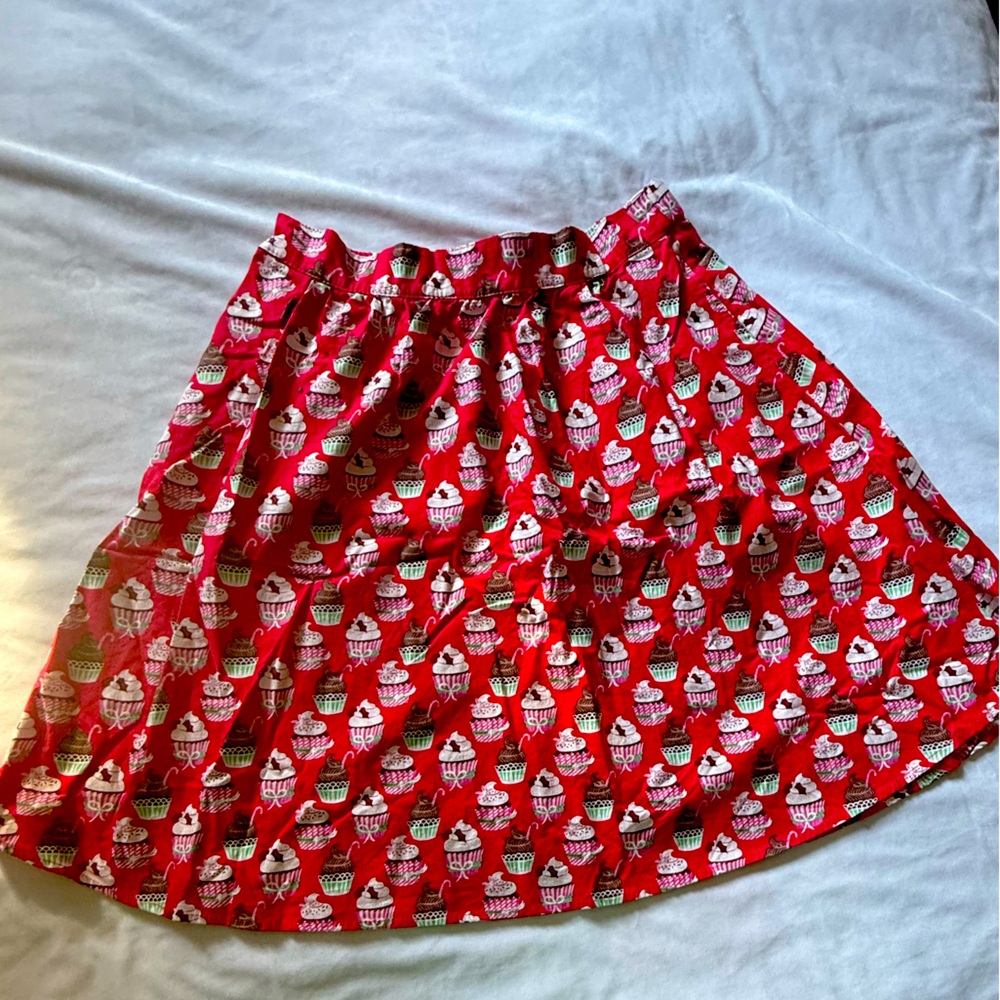 Modcloth Retrolicious cupcake skirt red cotton fit and flare circle size Large